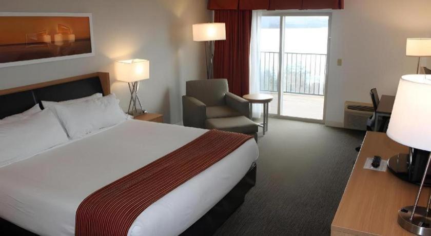 Holiday Inn Express Munising-Lakeview Hotel By Ihg Bagian luar foto