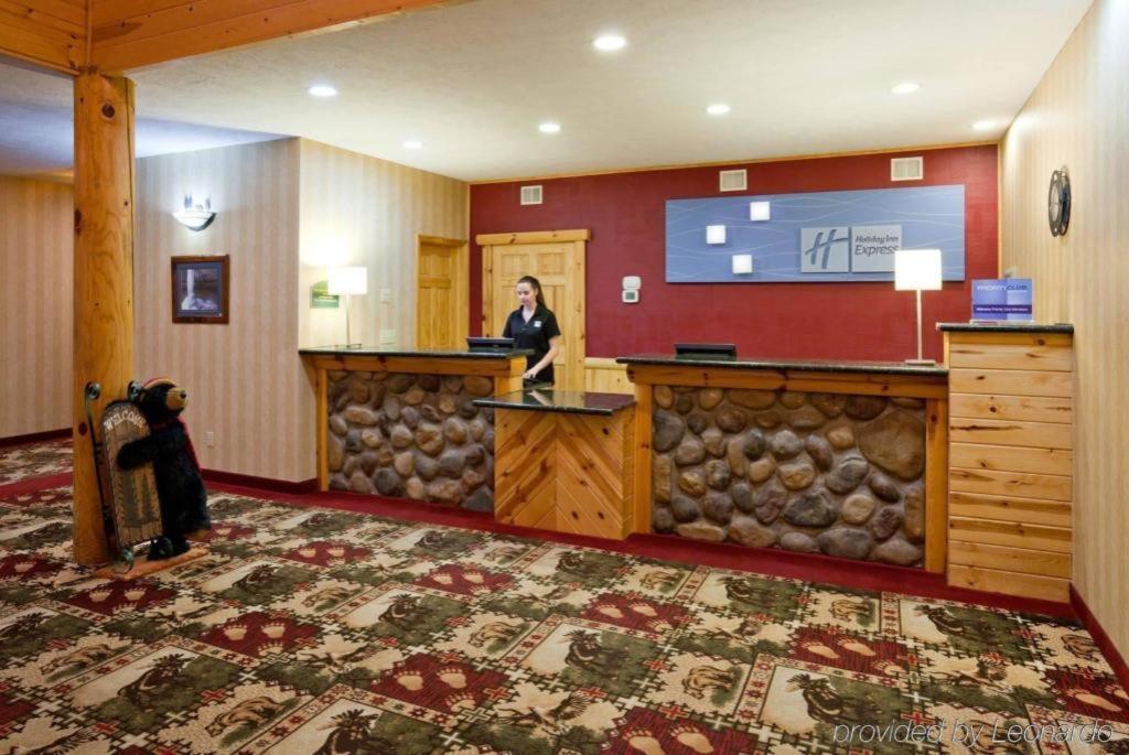 Holiday Inn Express Munising-Lakeview Hotel By Ihg Bagian luar foto