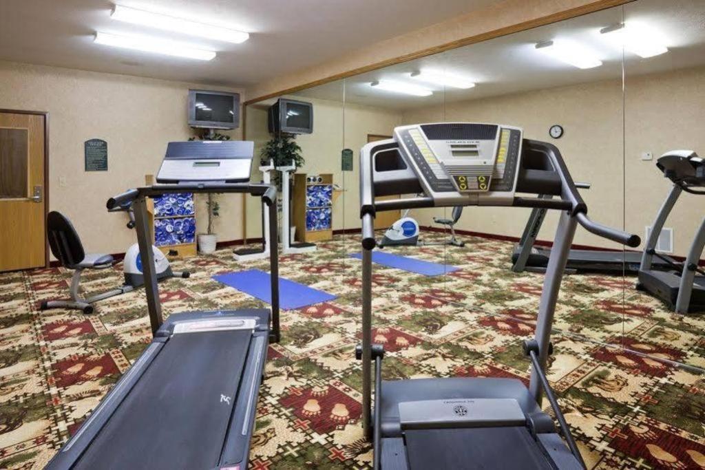 Holiday Inn Express Munising-Lakeview Hotel By Ihg Bagian luar foto